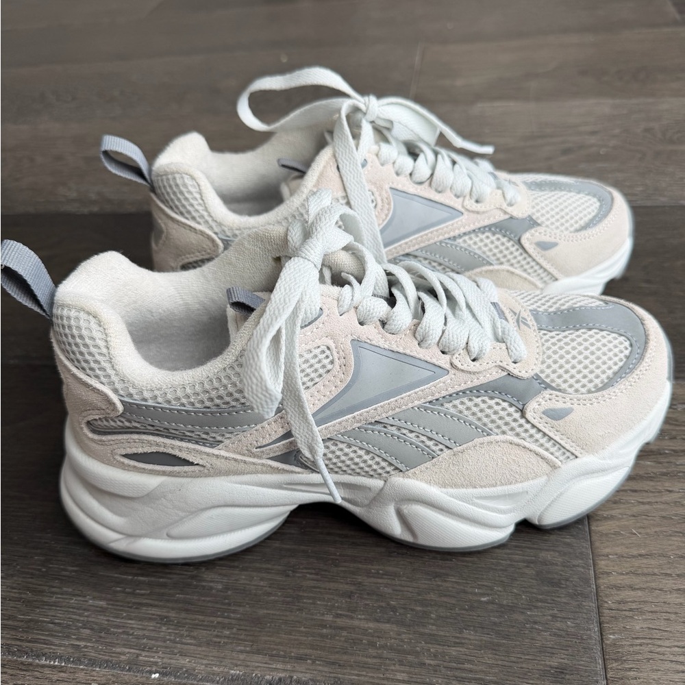 Reebok White and Gray Sneakers